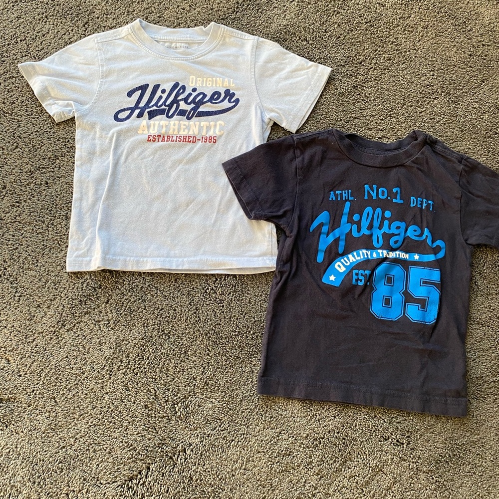 📚2 Tommy Hilfiger (4T) Short Sleeved T-shirts📚